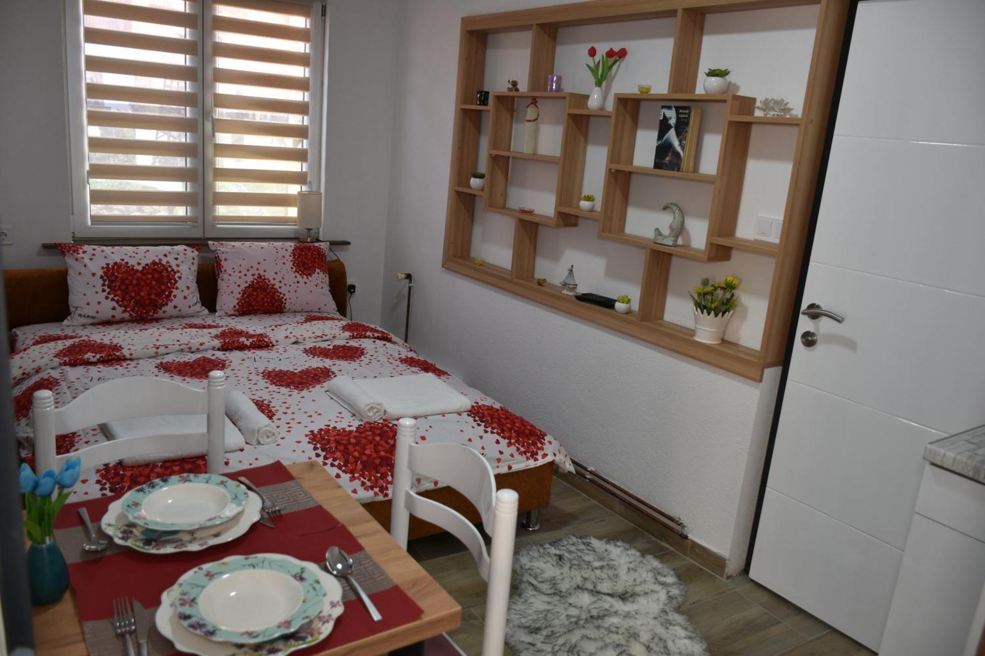 Apartments Mensa Тузла Екстер'єр фото