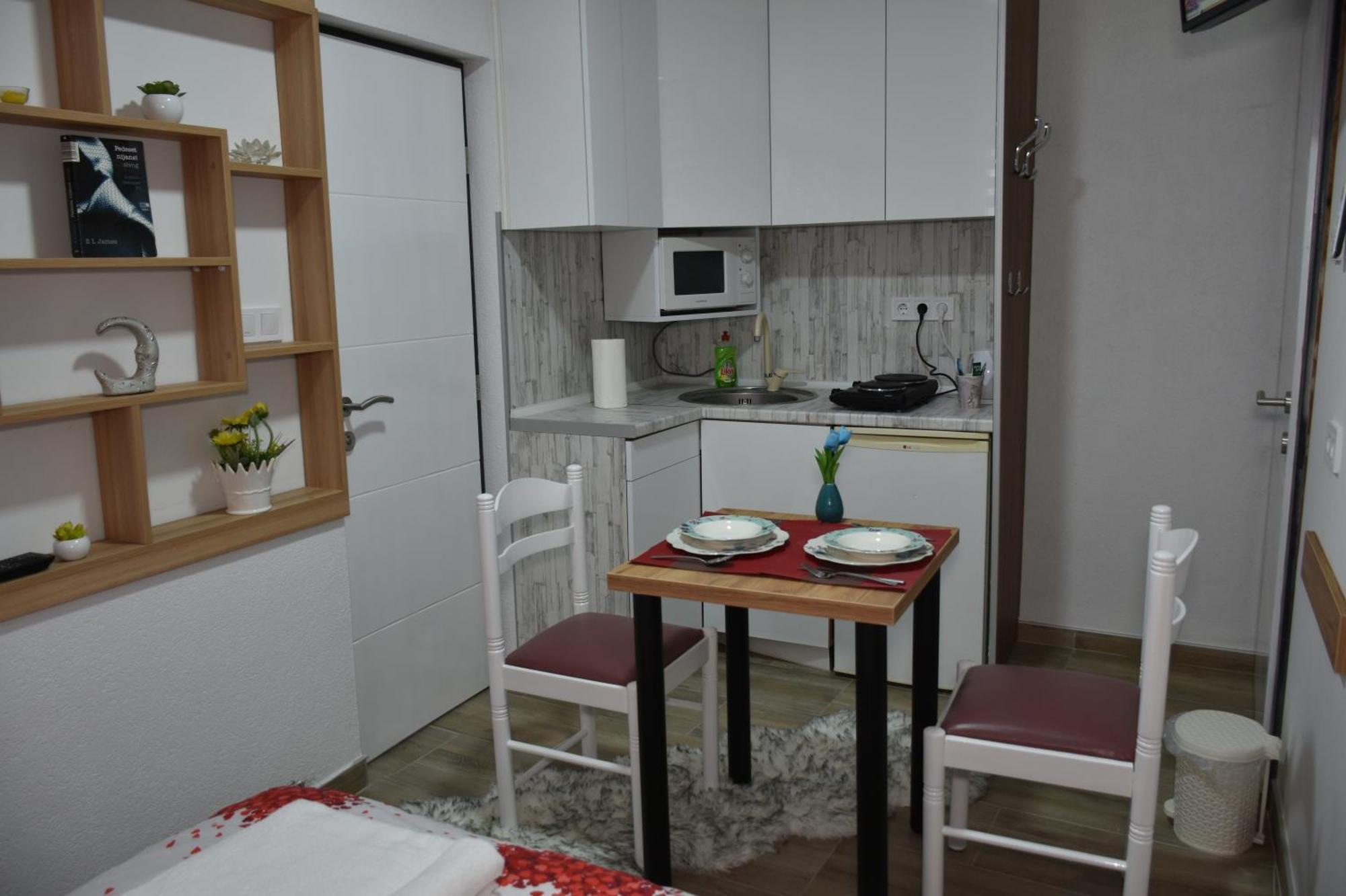 Apartments Mensa Тузла Екстер'єр фото