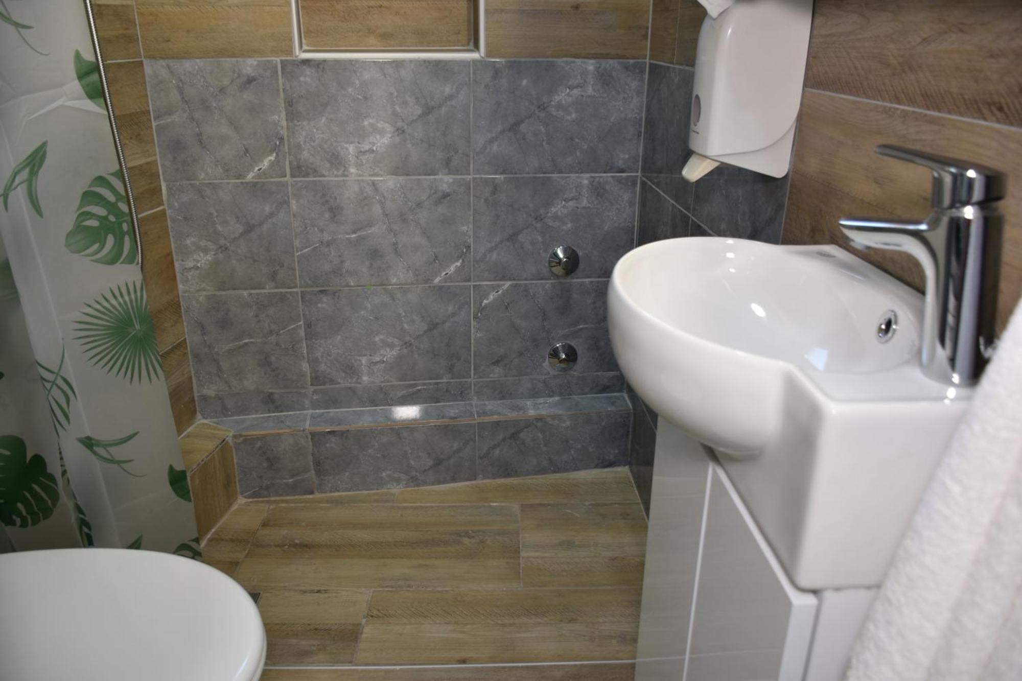 Apartments Mensa Тузла Екстер'єр фото