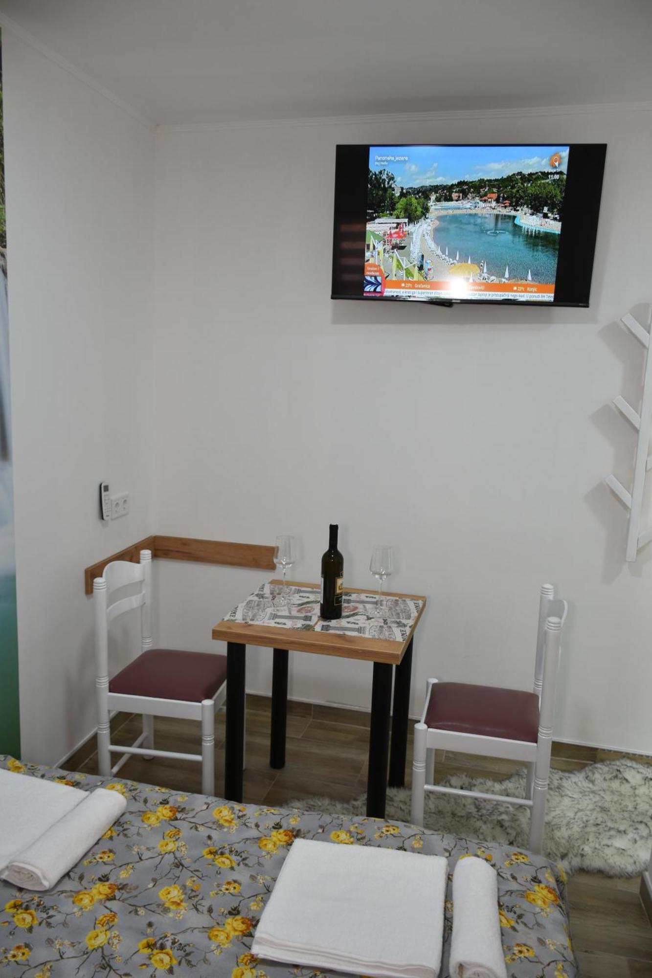Apartments Mensa Тузла Екстер'єр фото