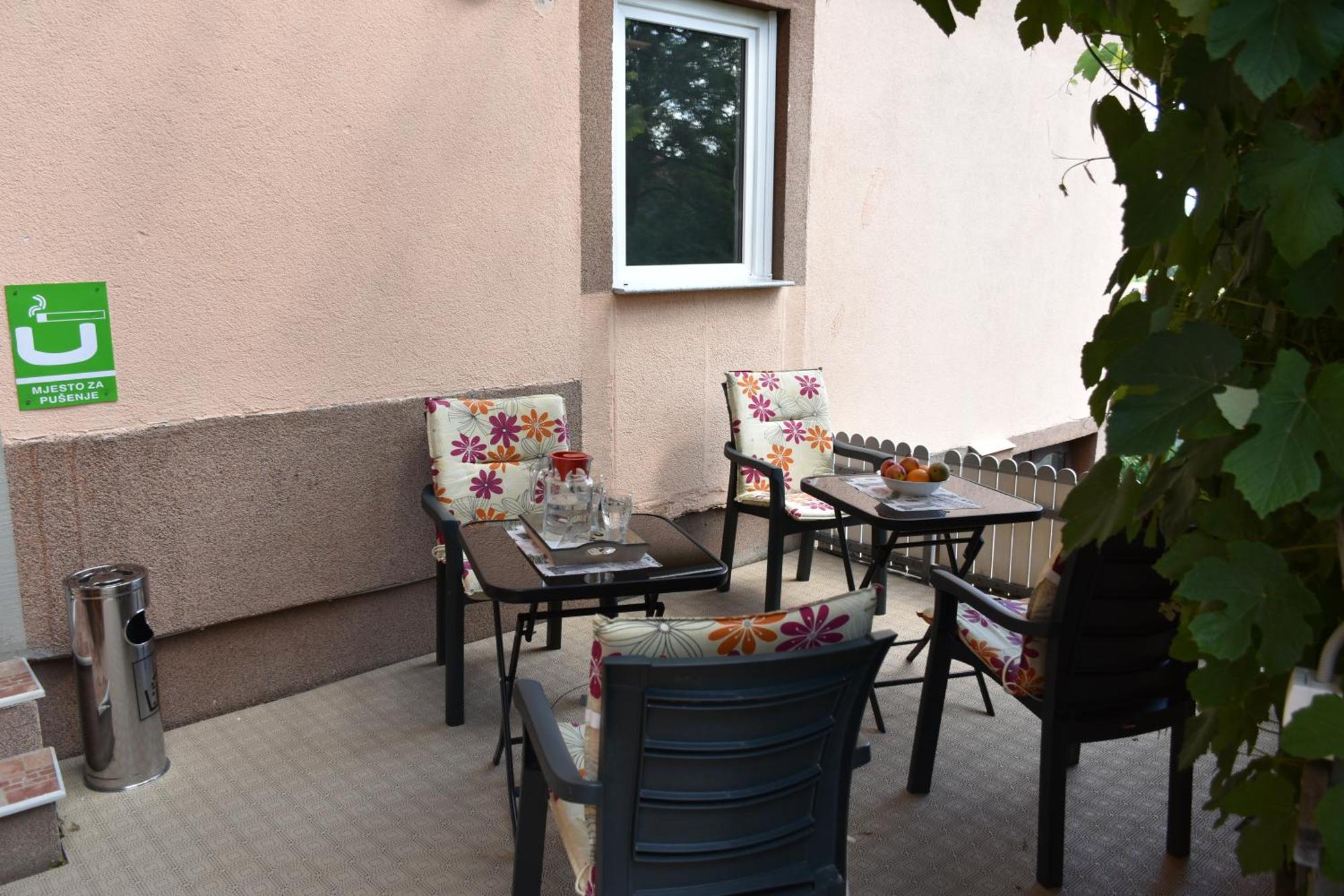 Apartments Mensa Тузла Екстер'єр фото